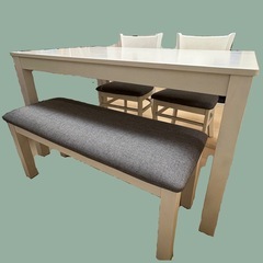 ダイニングテーブルの画像