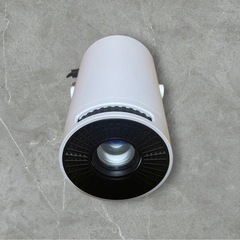 ホワイト 円筒形プロジェクター 本体 リモコン付きの画像
