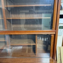 少し大きめの食器棚お譲り致します。
の画像