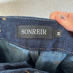 シンチバック付きジーンズの画像