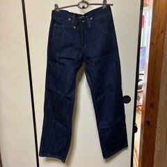 シンチバック付きジーンズ