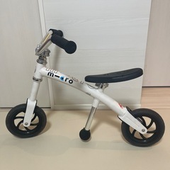 	【美品】micro（マイクロ）バランスバイク／ストライダー風 ホワイト✨軽量で扱いやすい！の画像