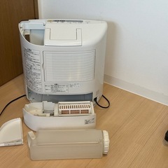 Panasonic 加湿機能付きセラミックファンヒーター シルバーの画像