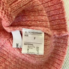 ピンクのカーディガンの画像