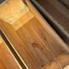 りんごの木箱３つの画像