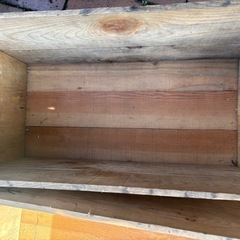 りんごの木箱３つの画像