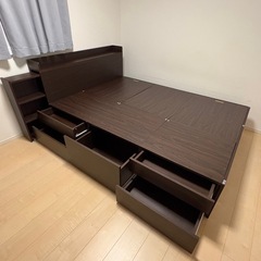 ダブルベッド フレーム 
大容量収納付き の画像