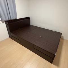 ダブルベッド フレーム 
大容量収納付き の画像