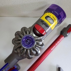 美品　ダイソン v8 slim fluffy dyson スリム　軽量　 コードレス　クリーナー　掃除機の画像