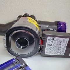 美品　ダイソン v8 slim fluffy dyson スリム　軽量　 コードレス　クリーナー　掃除機の画像