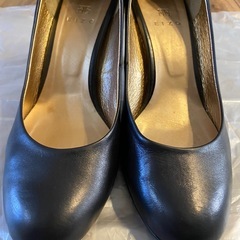 EIZOブラックパンプスの画像