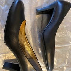 EIZOブラックパンプスの画像