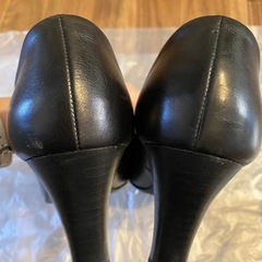EIZOブラックパンプスの画像