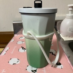 （お譲り先決定」）ストロー収納つき付きマグの画像