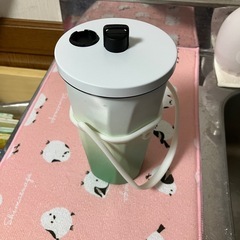 （お譲り先決定」）ストロー収納つき付きマグの画像