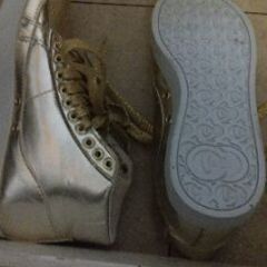 CO＆LU金色ハイカットスニーカーの画像