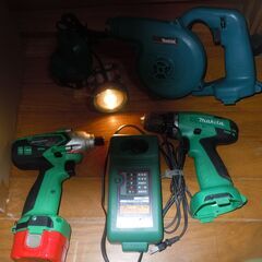 充電式　インパクトドライバー　他３セットの画像