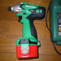 充電式　インパクトドライバー　他３セットの画像