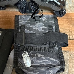 スキーゴーグルとパスケースの画像