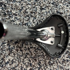 自転車のサドル　φ25.4 変換アダプタ付きの画像