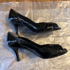 ダイアナ　ブラックオープントゥパンプスの画像