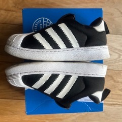 adidas スニーカー　13cmの画像