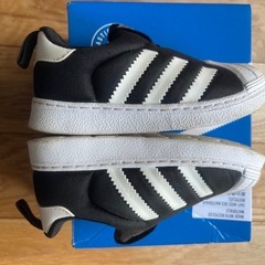 adidas スニーカー　13cmの画像