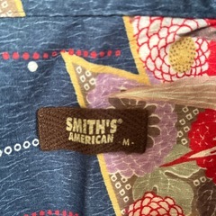 和柄のシャツの画像