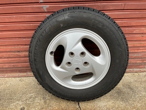 バリ山スタッドレスタイヤアルミホイール付