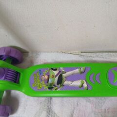 トイ・ストーリー　タイヤが光るバズキックボードの画像