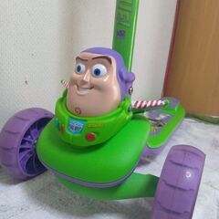 トイ・ストーリー　タイヤが光るバズキックボードの画像