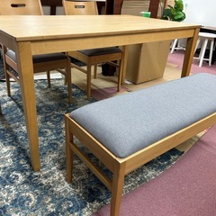 片側ベンチのダイニングセットの画像