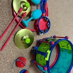 おもちゃの楽器の画像