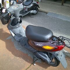 NO.5540　ＪＯＧ （ジョグ）ＳＡ３６Ｊ　水冷４サイクルエンジン　フューエルインジェクション車　前カゴ付き　ブラウンメタリック　☆彡の画像