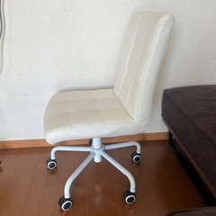 キャスター付きオフィスチェア❶　椅子　　の画像