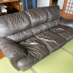 【受渡予定者けってい決定】革製ソファーの画像