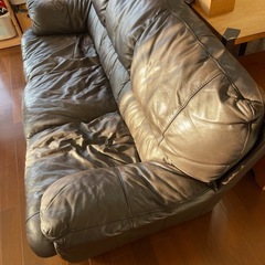 【受渡予定者けってい決定】革製ソファーの画像