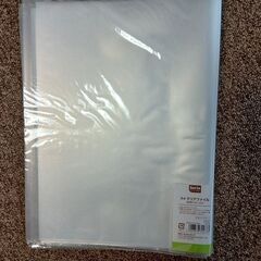 文具（中古や未使用のクリアファイルや未使用のフリクションペンなど）の画像