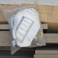 未組立　未使用　KOKUYO　コクヨ　ホームシェルフ　HR-5　スチール本棚　５段　ブックエンド付き　高さ150×幅80×奥行26㎝　一部サビ・ヨゴレ有　の画像