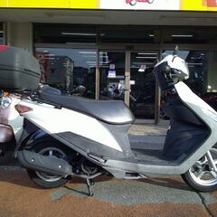 NO.5542　アドレス１２５　４サイクルエンジン　FⅠ車　リヤボックス付き　ホワイト　☆彡の画像