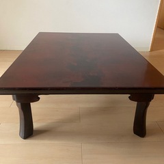 アンティークテーブルの画像