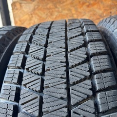 バリ山　BRIDGESTONE ブリヂストン　ブリジストン　DM-V3 225/65R17 スタッドレス　タイヤ　2021年製　17インチの画像