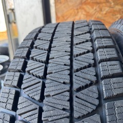バリ山　BRIDGESTONE ブリヂストン　ブリジストン　DM-V3 225/65R17 スタッドレス　タイヤ　2021年製　17インチの画像
