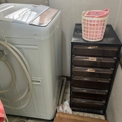 家具、家電、収納ケースなどの画像
