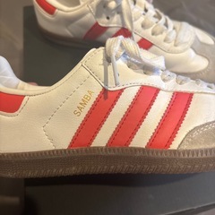 adidasスニーカーの画像