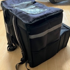 Uber eatsなどの配達バック。の画像