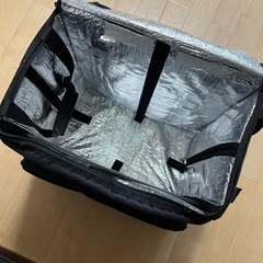 Uber eatsなどの配達バック。の画像