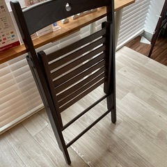 IKEA FROSVI 折りたたみ椅子　ブラウンの画像
