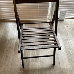 IKEA FROSVI 折りたたみ椅子　ブラウンの画像