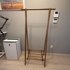 ハンガーラック　木製の画像